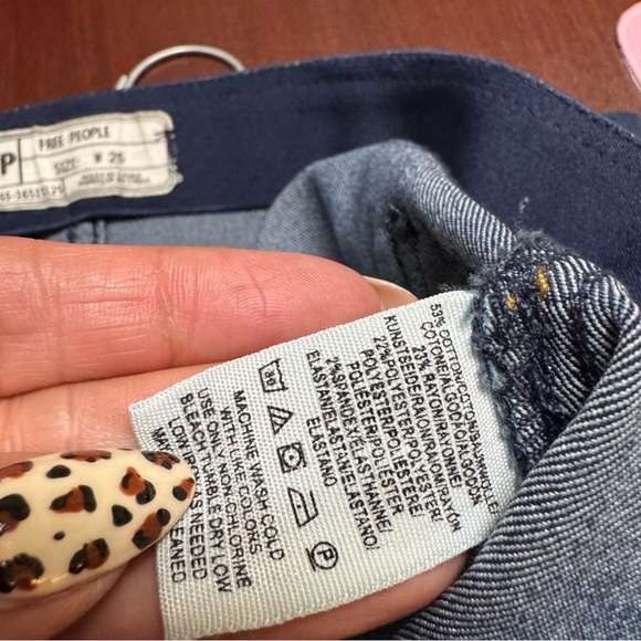 We The Free Penny Pull On Flare Leg Stretch Waist Denim Jeans Size 25 Boho 70's - Picture 8 of 10